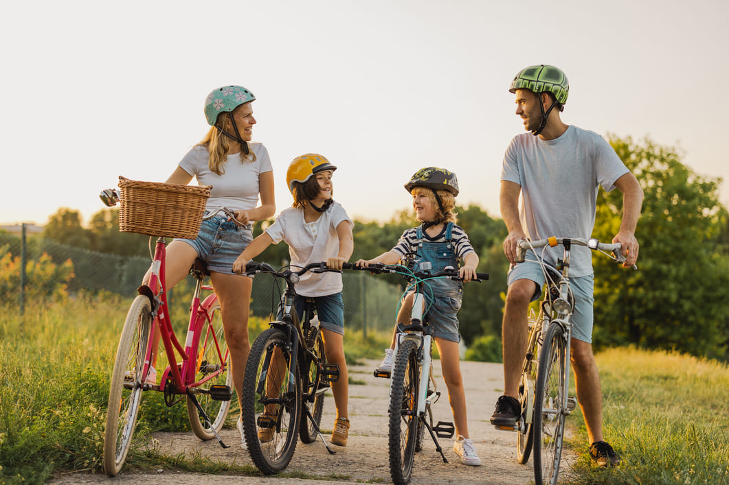 Famille en vélo